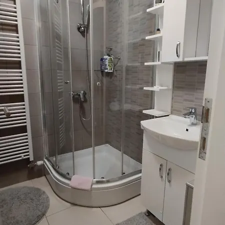 Quiet In Center, Free Private Parking