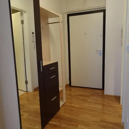 Quiet In Center, Free Private Parking *