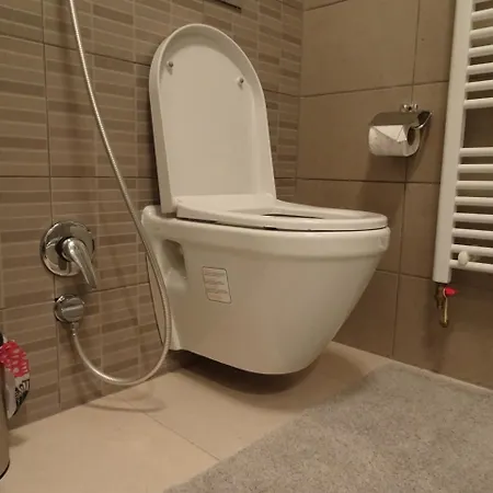 Quiet In Center, Free Private Parking *