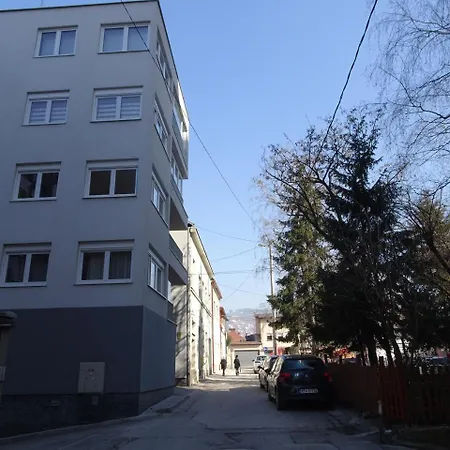 Quiet In Center, Free Private Parking Daire