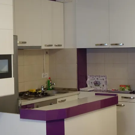 Quiet In Center, Free Private Parking شقة