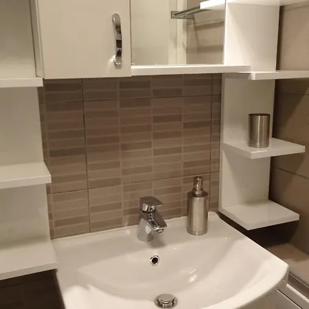 Quiet In Center, Free Private Parking *