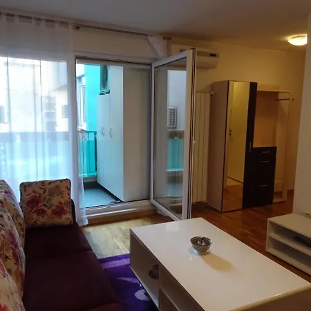 Quiet In Center Apartment *