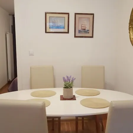 Quiet In Center, Free Private Parking *