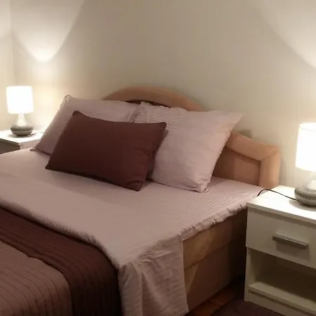 Quiet In Center, Free Private Parking *