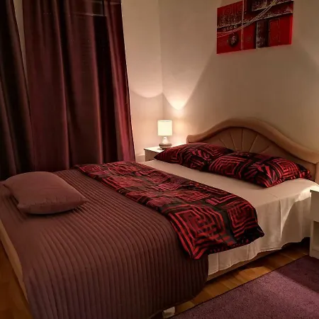 Quiet In Center, Free Private Parking