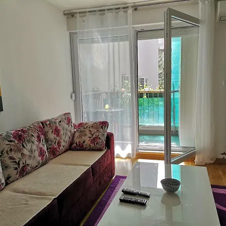 Quiet In Center, Free Private Parking