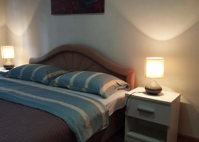 Quiet In Center, Free Private Parking *