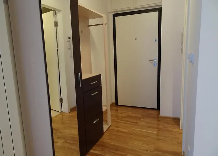 Quiet In Center, Free Private Parking *