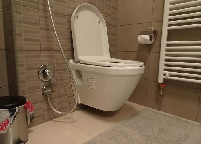 Quiet In Center, Free Private Parking *