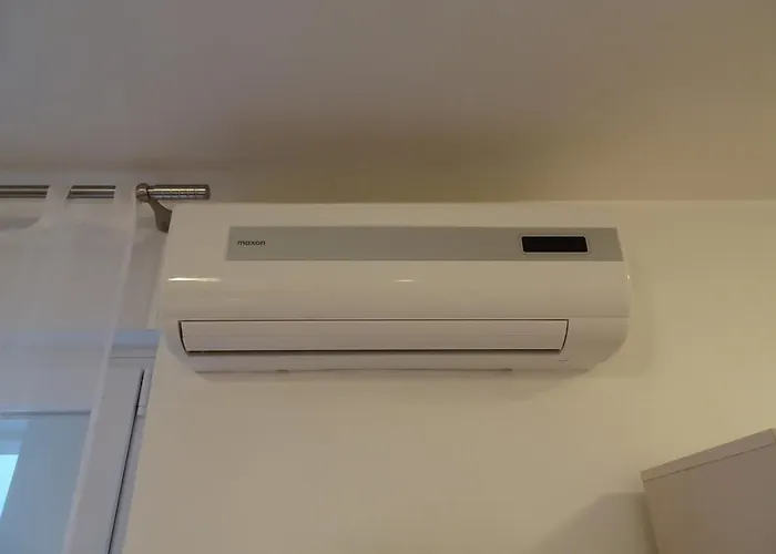 Quiet In Center, Free Private Parking *