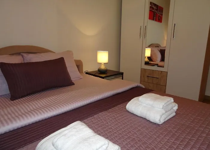 Apartment Quiet In Center, Free Private Parking