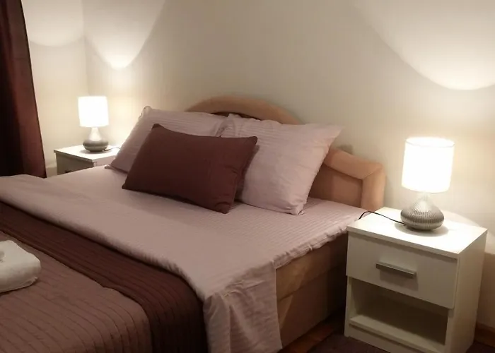 Quiet In Center, Free Private Parking *