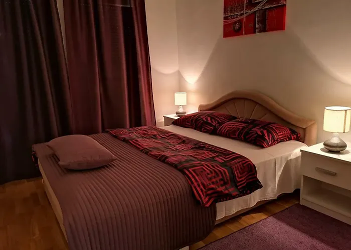 Quiet In Center, Free Private Parking