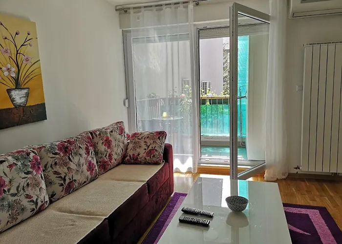 Quiet In Center, Free Private Parking